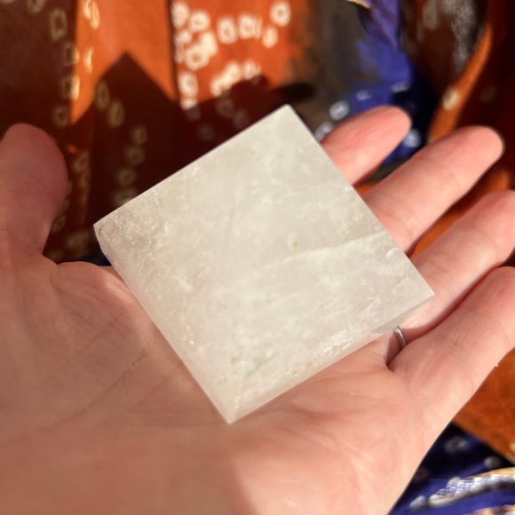 WHITE QUARTZ CRYSTAL PYRAMID - Picture 12 of 13